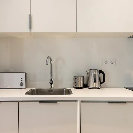 Design And Bright Near Pasteis De Belem Апартаменты Лиссабон