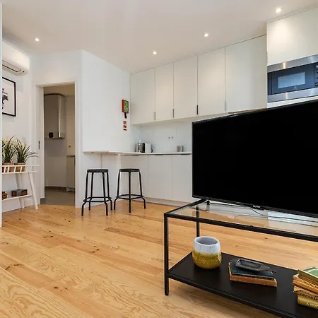 Design And Bright Near Pasteis De Belem Apartament
