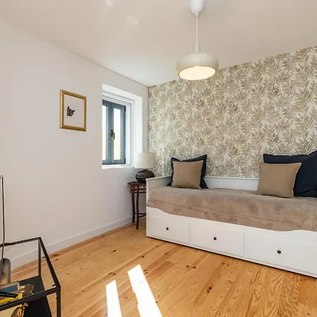 Design And Bright Near Pasteis De Belem Lisboa