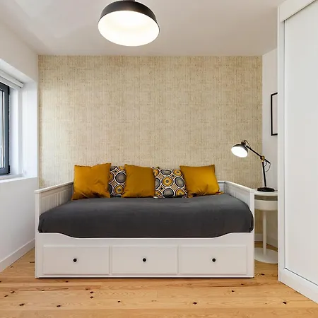 Design And Bright Near Pasteis De Belem * Lizbona