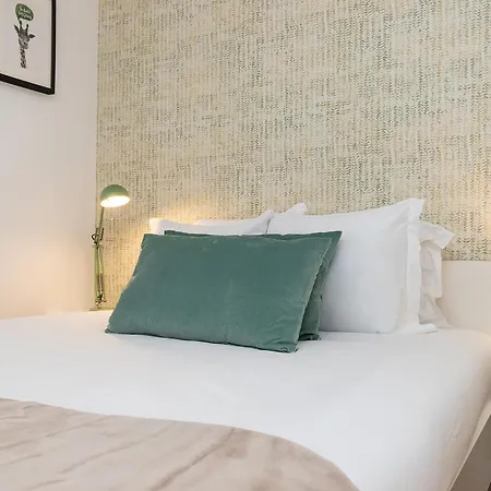 Design And Bright Near Pasteis De Belem Lisboa